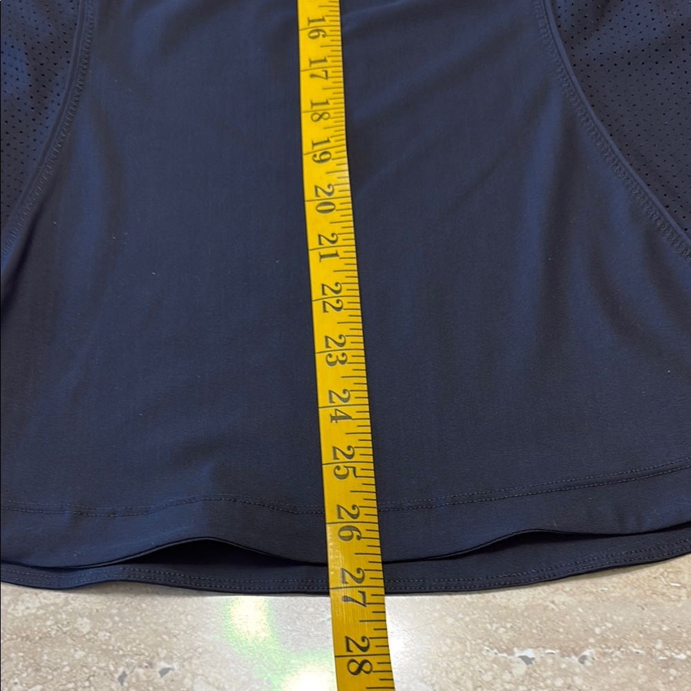 NWOT Athleta Black Fitted Sleeveless athletic top. Measurements and photos. - Picture 7 of 13